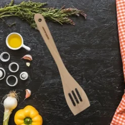 30 cm hålad pastaslev Fackelmann