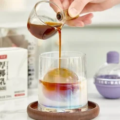 Isformar-4 st glödlampshockeyformar säkra hälsosamma godisfärger tillsätter smak lätta att urgjuta whiskyisformar med lock