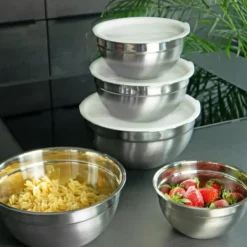 Tallrikar & Bordsserviser-5-delat skålset blandningsskålar med lock av rostfritt stål - 18 x 9,5 / 20 x 10 / 22 x 11 / 24 x 12 / 26 x 12,5 cm - salladsskål serveringsskål