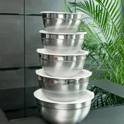 Tallrikar & Bordsserviser-5-delat skålset blandningsskålar med lock av rostfritt stål - 18 x 9,5 / 20 x 10 / 22 x 11 / 24 x 12 / 26 x 12,5 cm - salladsskål serveringsskål