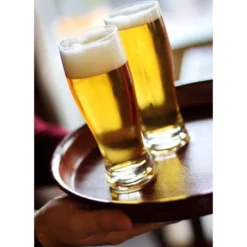 Djup, halkskyddande servisbricka i trä med kant - rund diameter. 32 cm