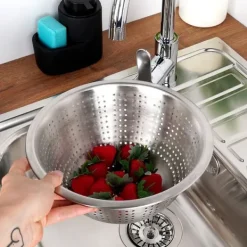 Durkslagssil i stål för silning av grönsaker och frukter 24 cm