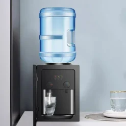 Elektrisk vattenautomat & vattenkylare - Bordsmodell - Varm & kall - 550 W snabb uppvärmning - 75 W kylning - För hem, kontor, husbil - Svart