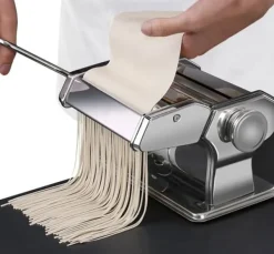 hushålls pastamaskin, manuell nudelmaskin, 9 justerbara tjocklekar, 2 olika bredder, livsmedelsklassat material, lätt att använda