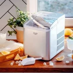 Ismaskin med kapacitet på 12 kg per dygn och automatisk rengöring