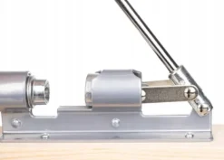 Iso Trade Nötknäppare på stativ