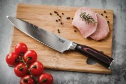 Japanska knivset med 8 Muteki-knivar i presentask. Högkolstål.