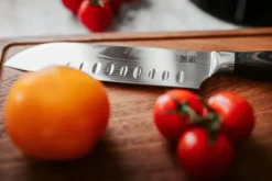 Japanska knivset med 8 Muteki-knivar i presentask. Högkolstål.