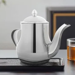 Kaffe- & Tekannor-Kaffekanna i rostfritt stål med kapacitet 1L, med utgjutningspip och lock, Silver Signature.