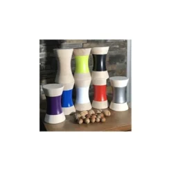 Kraftlös nötknäckare och nötter Toha grå