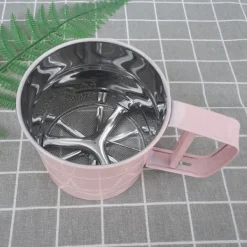 Mjöl Sifter Rostfritt stål Korrosionsbeständig Säker Luktfri Vacker Handhållen Bakmjöl Mesh Sikt Rosa