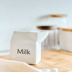 Mjölkkanna | NELSON | vit med inskription | 0,2 l | 889917