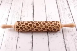 Kavlar-MoodForWood Träkavel, Graverad, 43 cm med Handtag, Perfekt för Bakning - Påskäggsmönster