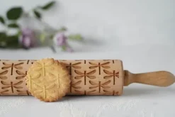 Kavlar-MoodForWood Träkavel, Graverad, 43 cm med Handtag, Perfekt för Bakning - Trollsländemönster