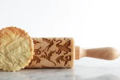 Kavlar-MoodForWood Träkavel, Graverad, 43 cm med Handtag, Perfekt för Bakning - Drakmönster