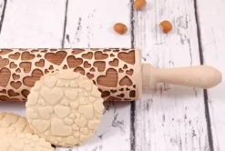 Kavlar-MoodForWood Träkavel, Graverad, 43 cm med Handtag, Perfekt för Bakning - Hjärtmönster