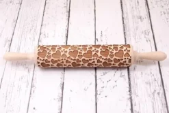 Kavlar-MoodForWood Träkavel, Graverad, 43 cm med Handtag, Perfekt för Bakning - Hjärtmönster