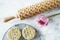 MoodForWood Träkavel, Graverad, 43 cm med Handtag, Perfekt för Bakning - Komönster