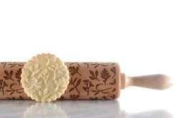 MoodForWood Träkavel, Graverad, 43 cm med Handtag, Perfekt för Bakning - Örtmönster