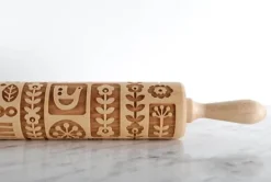 Kavlar-MoodForWood Träkavel, Graverad, 43 cm med Handtag, Perfekt för Bakning - Skandinaviskt Mönster