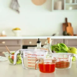 Mått & Måttskedar-Måttkannset, 7x10x13.5 cm, Transparent, Röd