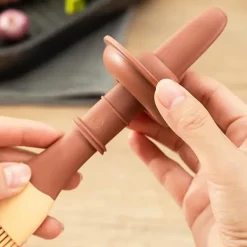 Bakpenslar-Oljeborste Högtemperaturbeständig livsmedelsklassad silikonbakelse Tråcklingsborste med röd flaska