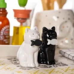 Original salt- och pepparkar i form av en katt. Set av salt- och pepparkar i keramik. Mått: 5 x 9 cm - Fisura