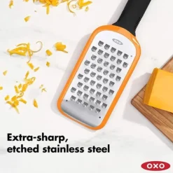 OXO Mathyvlar & Rivjärn-Rivjärn - 11216100UK - Good Grips Grovt Rivjärn - Rostfritt Stål Ost- eller Grönsaksrivjärn - Gul