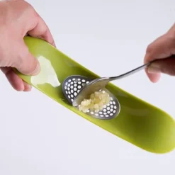 Joseph Joseph Pressa vitlök - - Vitlökspress - Stål - 18.5 x 3 x 4 cm - Grön