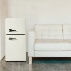 Retro-Kylskåp, Gefrierkombination, 88.8 cm, 60L kyl, 22L frys, 102 kWh/år, LED-ljus, Cremevit, Energieklass E