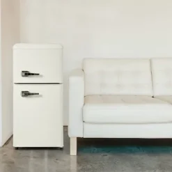 Retro-Kylskåp, Gefrierkombination, 88.8 cm, 60L kyl, 22L frys, 102 kWh/år, LED-ljus, Cremevit, Energieklass E