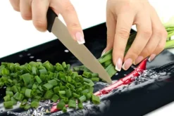 Grytlappar & Grillvantar-SKÄRBRÄDA I GLAS 52x40 CHILI PEPPAR