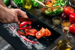 Grytlappar & Grillvantar-SKÄRBRÄDA I GLAS 52x40 CHILI PEPPAR