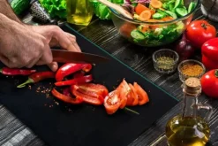 Grytlappar & Grillvantar-SKÄRBRÄDA I GLAS 52x40 CHILI PEPPAR