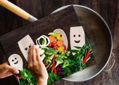 SKÄRBRÄDA I GLASPLATTA 52x40 KÖK