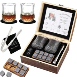 Whiskystenar-Stort presentset med whisky och kylstenar i glaslåda