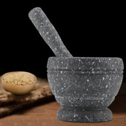 Mortlar & Mortelstötar-Vitlökskvarn i plast - köksredskap för att mala kryddor och örter